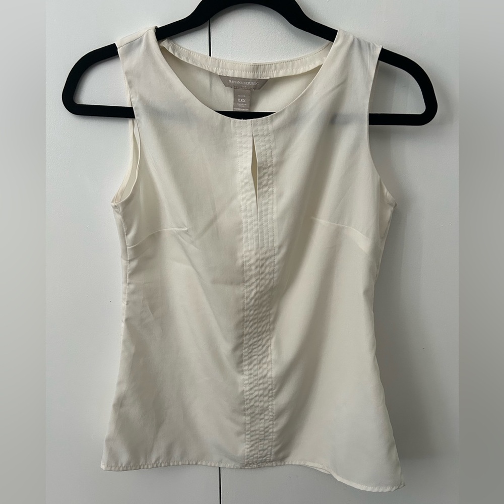 Banana Republic Ivory Keyhole Shell Tank